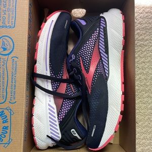 Brooks Adrenaline GTS 22